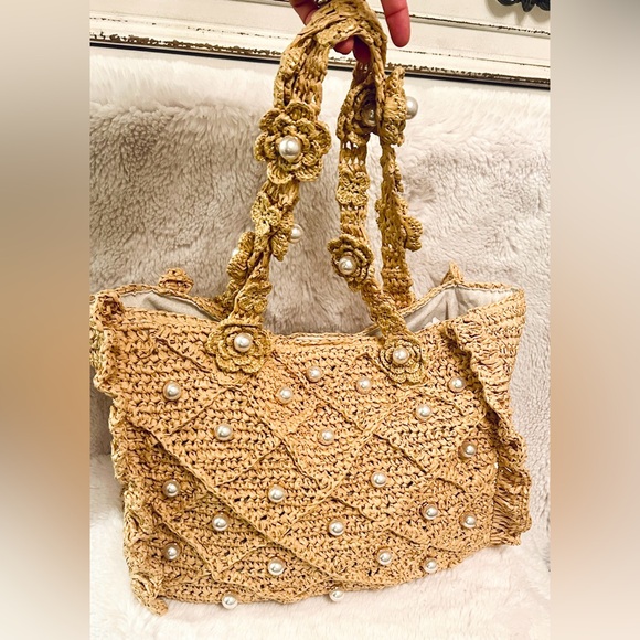 BTS Los Angeles Large tan straw tote with pearls. 🫶🏼 - Picture 5 of 9
